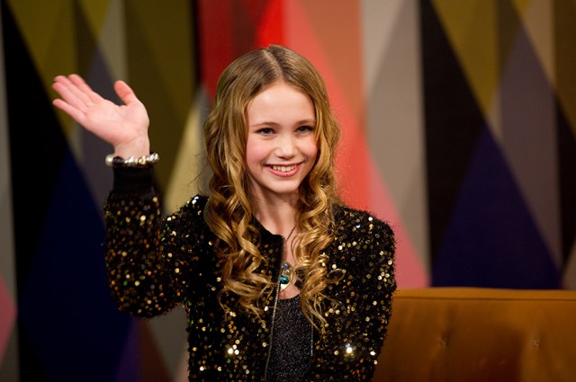 Tallulah Evans as Davina Nuttel